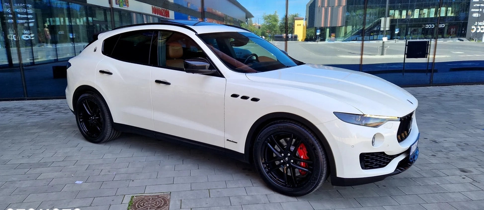 Maserati Levante cena 245000 przebieg: 61800, rok produkcji 2018 z Limanowa małe 466